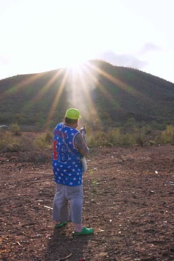 KING HILLBILLY SHOOTS THE SUN: Nocturnal millionaire against the daytime